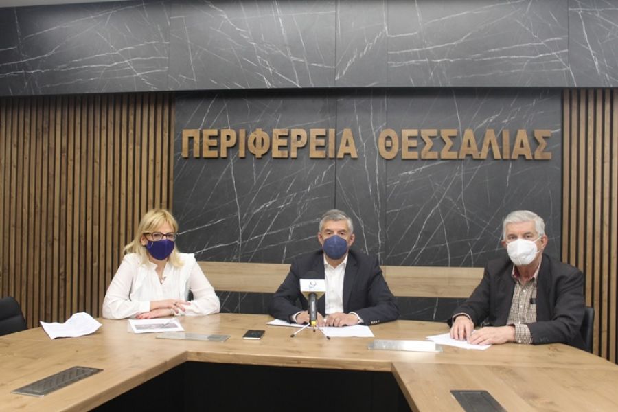 Υπεγράφη η σύμβαση για τον καθαρισμό της αποστραγγιστικής τάφρου στην περιφειακή οδό των Φαρσάλων