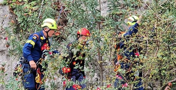 Σε χαράδρα "έφυγε" αγωνιστικό αυτοκίνητο στο Ράλλυ Σπριντ Μπράλος - Σώοι οι δύο επιβαίνοντες