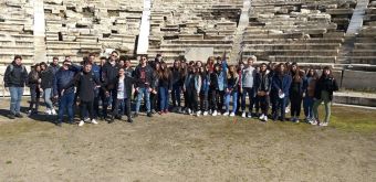 Οι μαθητές του 6ου Γυμνασίου Καρδίτσας στο Αρχαίο Θέατρο και στο Διαχρονικό Μουσείο Λάρισας