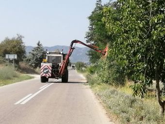 Καθαρίστηκαν από χόρτα 500 χλμ. οδικό δίκτυο στην Π.Ε. Λάρισας