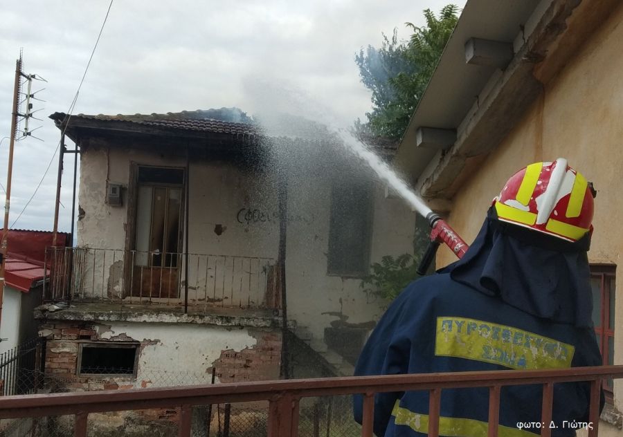 Πυρκαγιά σε εγκαταλλελειμένη κατοικία στο Μαυρομμάτι Καρδίτσας (+Φωτο)