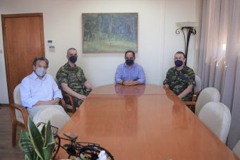 Επίσκεψη του νέου διοικητή του ΚΕΣΝ Ρούσου στο Δήμαρχο Καρδίτσας
