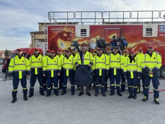 Παράδοση 250 μπουφάν στις Πυροσβεστικές Υπηρεσίες του Ν. Καρδίτσας από την Περιφέρεια