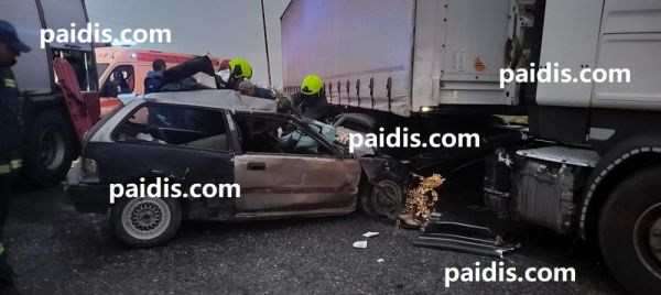 Ένας άνδρας έχασε τη ζωή του μετά από σύγκρουση ΙΧ με φορτηγό στην π E.O. Λάρισας - Βόλου στο Μόδεστο