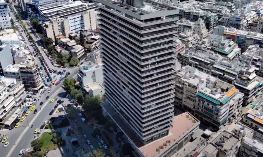 Νεκρός άνδρας που έπεσε από μπαλκόνι πύργου κατοικιών στο κέντρο της Αθήνας