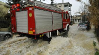 Απεγκλωβισμοί και αντλήσεις υδάτων στην Πιερία από την κακοκαιρία
