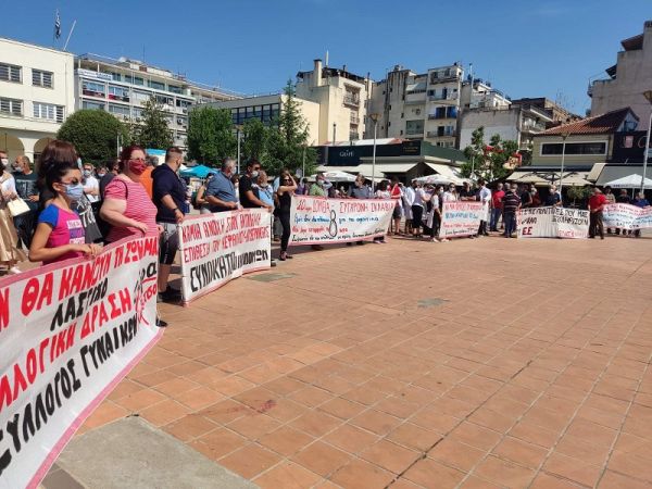 Απεργιακή συγκέντρωση στην κεντρική πλατεία από σωματεία της Καρδίτσας (+Φώτο)