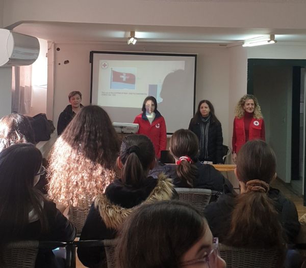 Συγκέντρωση ειδών διατροφής από το 4ο Γυμνάσιο Καρδίτσας για τον Ερυθρό Σταυρό