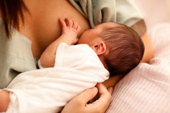 Μελέτη στη Σκωτία έδειξε ότι ο μητρικός θηλασμός έχει σημαντικό όφελος για την υγεία, αλλά και για την οικονομία