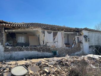 Μεσoχώρι Ελασσόνας: Κατέληξε ο ηλικιωμένος που απεγκλωβίστηκε από το σεισμό των 6 Ρίχτερ