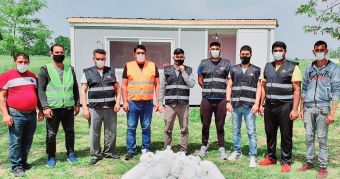 Ρομά Χωρίς Σύνορα: "Εθελοντές Ρομά βάψανε τα πεζοδρόμια στους τσιγγάνικους οικισμούς"