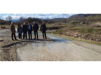 Κλιμάκιο της Περιφέρειας Θεσσαλίας έκανε αυτοψία σχετικά με τη μόλυνση του Τιταρήσιου ποταμού
