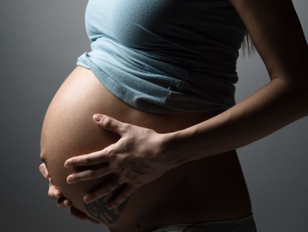 Μία στις πέντε γυναίκες μένει έγκυος με φυσικό τρόπο έπειτα από εξωσωματική