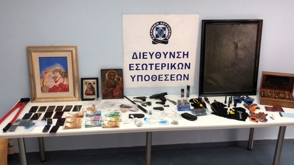 9 ιδιώτες και δύο αστυνομικοί σε κύκλωμα διακίνησης ναρκωτικών ουσιών με &quot;πλοκάμια&quot; στη Θεσσαλία