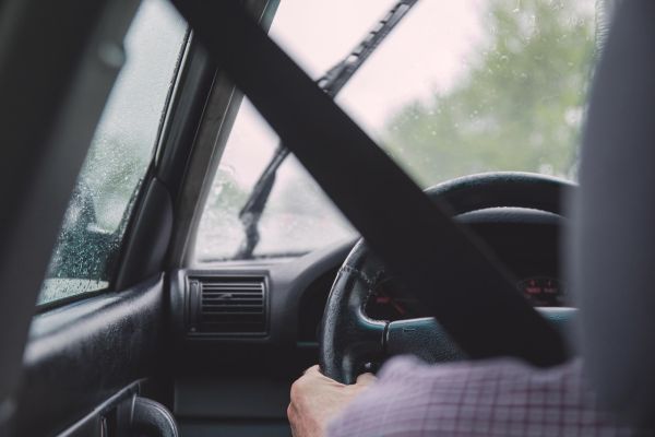 Η μη χρήση ζώνης στο αυτοκίνητο συνεχίζει να στοιχίζει ζωές - Τι δείχνει έρευνα