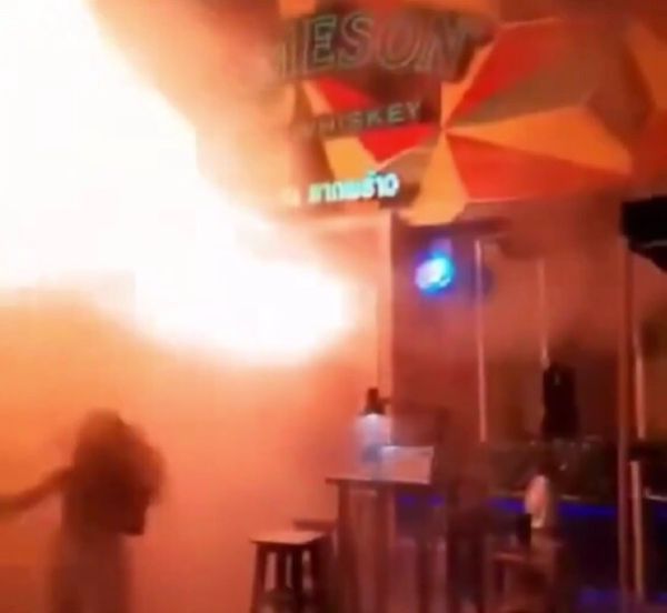 Τουλάχιστον 27 νεκροί σε πυρκαγιά σε παμπ στην Μπανγκόκ