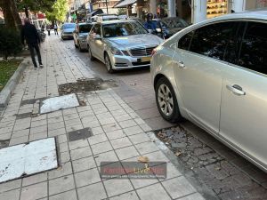 Καρδίτσα: Ίδια και απαράλλαχτη η κατάσταση με τις φθορές στην κεντρική πιάτσα ταξί στην Πλατεία Ελευθερίας (+Φωτο)