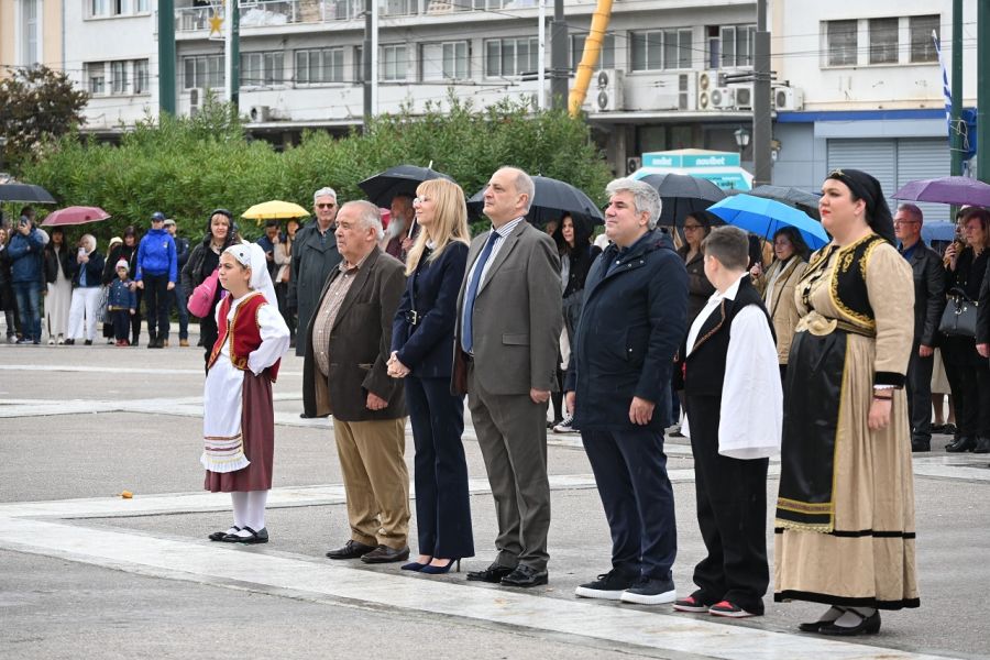 Tα 144 χρόνια από την απελευθέρωση της Θεσσαλίας τίμησαν μαζικά και με μεγαλοπρέπεια οι Θεσσαλοί της Αττικής στο Σύνταγμα