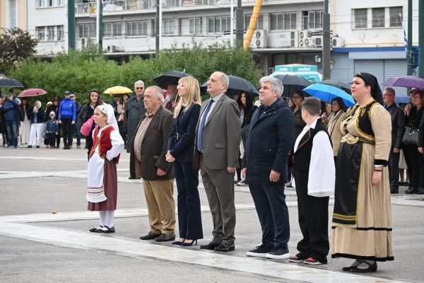 Tα 144 χρόνια από την απελευθέρωση της Θεσσαλίας τίμησαν μαζικά και με μεγαλοπρέπεια οι Θεσσαλοί της Αττικής στο Σύνταγμα