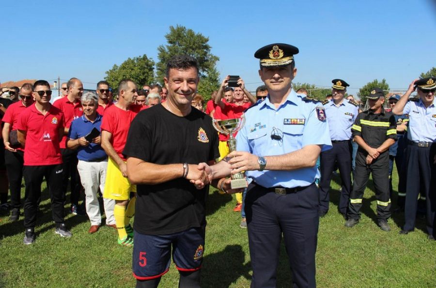 Η ομάδα των πυροσβεστών της Δυτικής Θεσσαλίας τίμησε τη μνήμη του πυροσβέστη Γ. Αλεξίου που έφυγε πρόωρα από τη ζωή (+Φώτο)