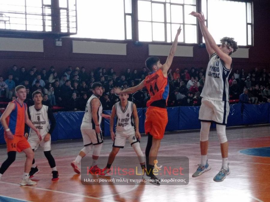 Νίκη του 1ου ΓΕΛ Καρδίτσας επί του ΓΕΛ Σοφάδων στην πρεμιέρα του σχολικού πρωταθλήματος μπάσκετ αγοριών (+Φωτο +Βίντεο)