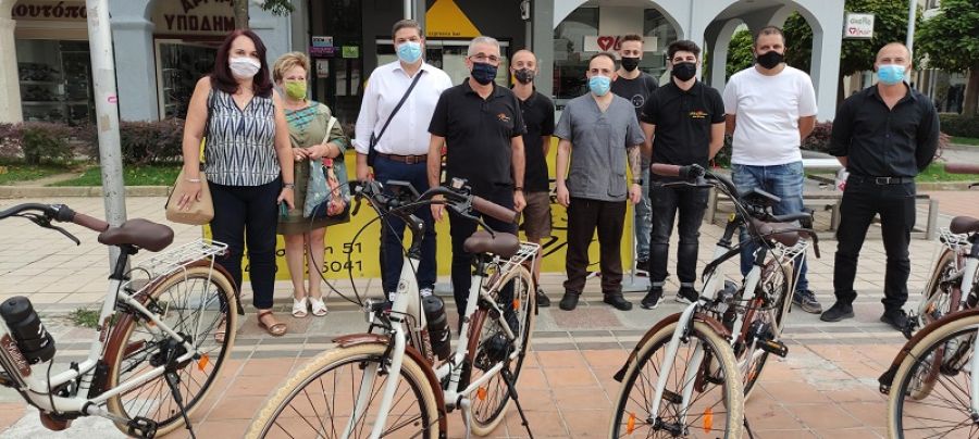 Ηλεκτρικά ποδήλατα για μεταφορές σε επιχειρήσεις στο κέντρο της Καρδίτσας στο πλαίσιο προγράμματος
