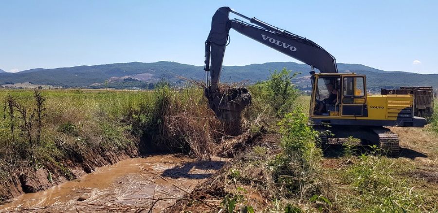 Καθαρισμός αρδευτικών καναλιών από την Π.Ε. Καρδίτσας στο Λεοντάρι