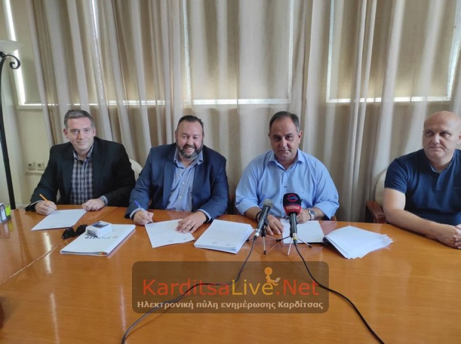 «Έπεσαν» οι υπογραφές για την διαχείριση του οδοφωτισμού στο Δ. Καρδίτσας (+Φώτο +Βίντεο)