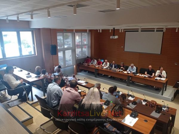 «Πρεμιέρα» στη νέα αίθουσα συνεδριάσεων για το Δημοτικό Συμβούλιο Καρδίτσας (+Φωτο +Βίντεο)