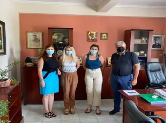 Μέλη της διεπιστημονικής ομάδας του Παιδοψυχιατρικού Τμήματος της Κινητής Μονάδας Ψυχικής Υγείας Καρδίτσας ‘’Αποστολή’’ στο Δήμο Παλαμά