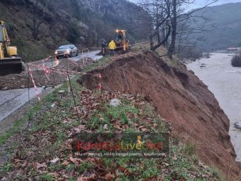 Απίστευτες καταστάσεις: Ένα βήμα πριν κοπεί η Καρδίτσας - Άρτας και η πρόσβαση στο Δήμο Αργιθέας και τα ορεινά χωριά του Μουζακίου (+Φώτο)