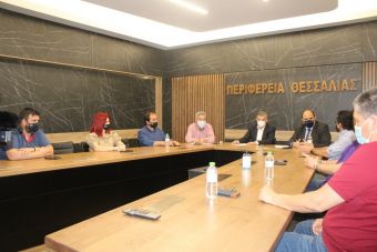 Σύσκεψη Αγοραστού - Τριαντόπουλου και προέδρων Επιμελητηρίων για τα μέτρα στήριξης όσων επλήγησαν από σεισμό, Ιανό και πανδημία