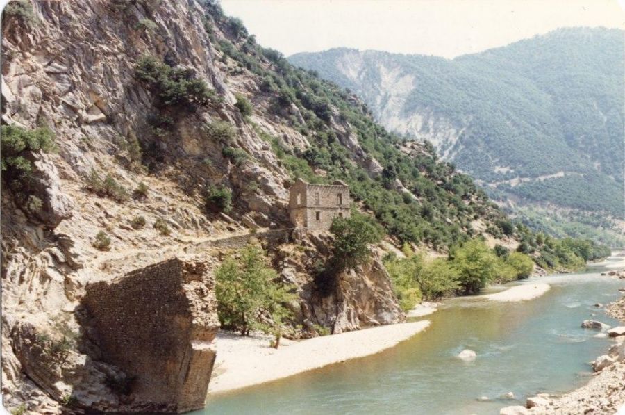 Υπέρ της ανακατασκευής της ιστορικής Γέφυρας Κοράκου στην Κοιλάδα του Αχελώου ο Πρωθυπουργός Κυριάκος Μητσοτάκης
