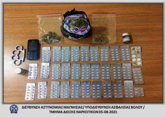 Σύλληψη άνδρα στο Βόλο για παραβάσεις της νομοθεσίας περί ναρκωτικών και όπλων