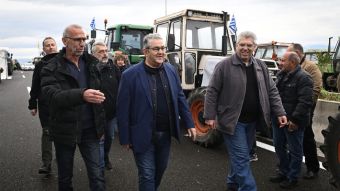 Το "μπλόκο" στον Ε-65 στην Καρδίτσα επισκέφθηκε ο Γ.Γ. της ΚΕ του ΚΚΕ Δημήτρης Κουτσούμπας