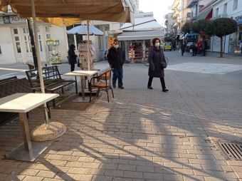 «Χαλαρή» πρεμιέρα των νέων μέτρων για τον COVID-19 στην Καρδίτσα (+Φώτο)