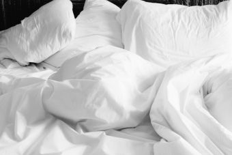 Όσο καλύτερο ύπνο κάνει κάποιος, τόσα περισσότερα χρόνια μπορεί να ζήσει, σύμφωνα με αμερικανική έρευνα