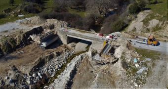 Επίσκεψη του Κ. Αγοραστού στις εργασίες κατασκευής της νέας γέφυρας στο Διάσελο Τρικάλων