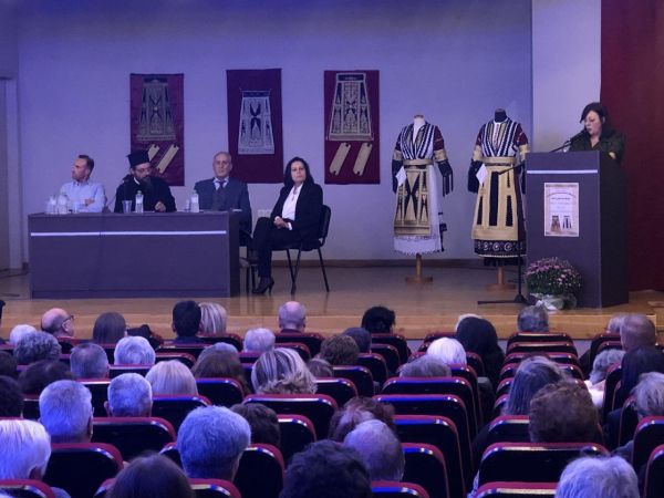«Οι Ρίζες που μας Κρατούν Όρθιους»: Πλήθος κόσμου αγκάλιασε την Καραγκούνικη Ενδυμασία στους Σοφάδες