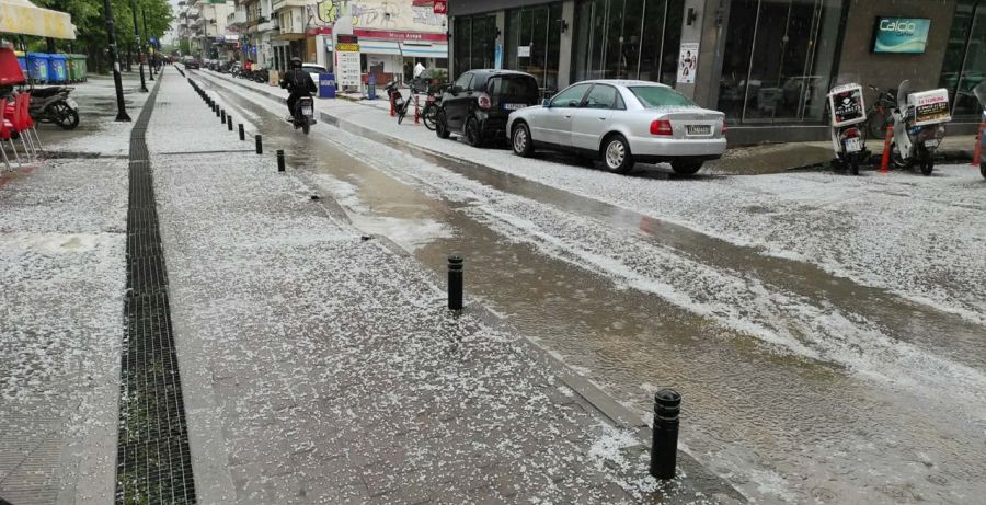 Χαλαζόπτωση σε Καρδίτσα και γύρω οικισμούς - Χιονόπτωση στα ανώτερα ορεινά τμήματα (+Φωτο +Βίντεο)