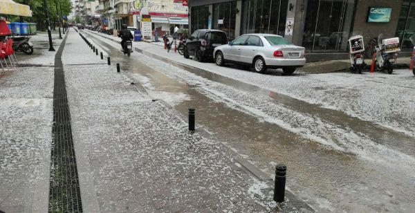 Χαλαζόπτωση σε Καρδίτσα και γύρω οικισμούς - Χιονόπτωση στα ανώτερα ορεινά τμήματα (+Φωτο +Βίντεο)