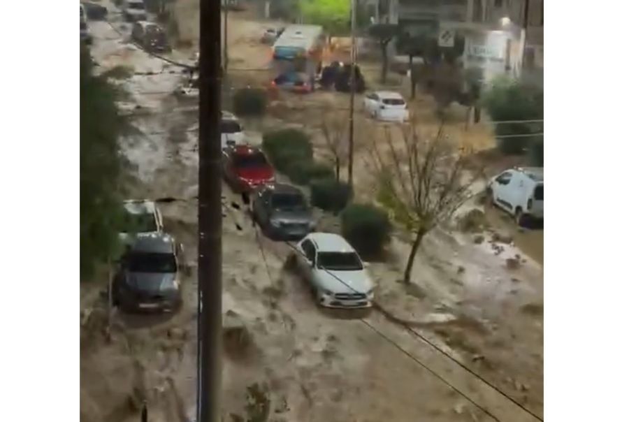 Γλυφάδα: Νεκρή πεζή γυναίκα, από αυτοκίνητο που παρασύρθηκε από τα νερά (+Βίντεο)