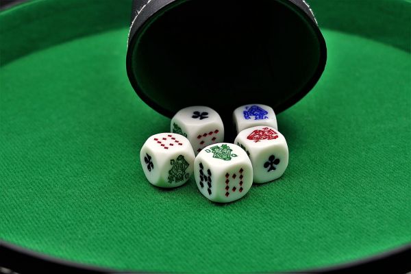 4 συλλήψεις στη Λάρισα για παράνομο παιχνίδι με ζάρια