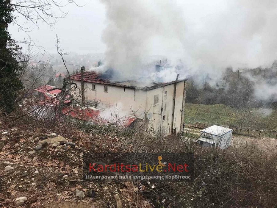 Εκτεταμένες ζημιές υπέστη ξενώνας από πυρκαγιά στη λίμνη Πλαστήρα