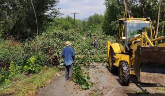 Ελασσόνα: Μπουρίνι χτύπησε την περιοχή της Ποταμιάς - Μεγάλες ζημιές σε κτηνοτροφικές μονάδες, οδικό δίκτυο και καλλιέργειες (+Φώτο)