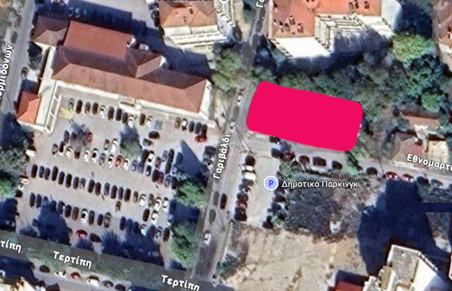 Τη μίσθωση οικοπέδου δίπλα στο δημαρχείο ως χώρο στάθμευσης, αποφασίζει το Δημοτικό Συμβούλιο Καρδίτσας
