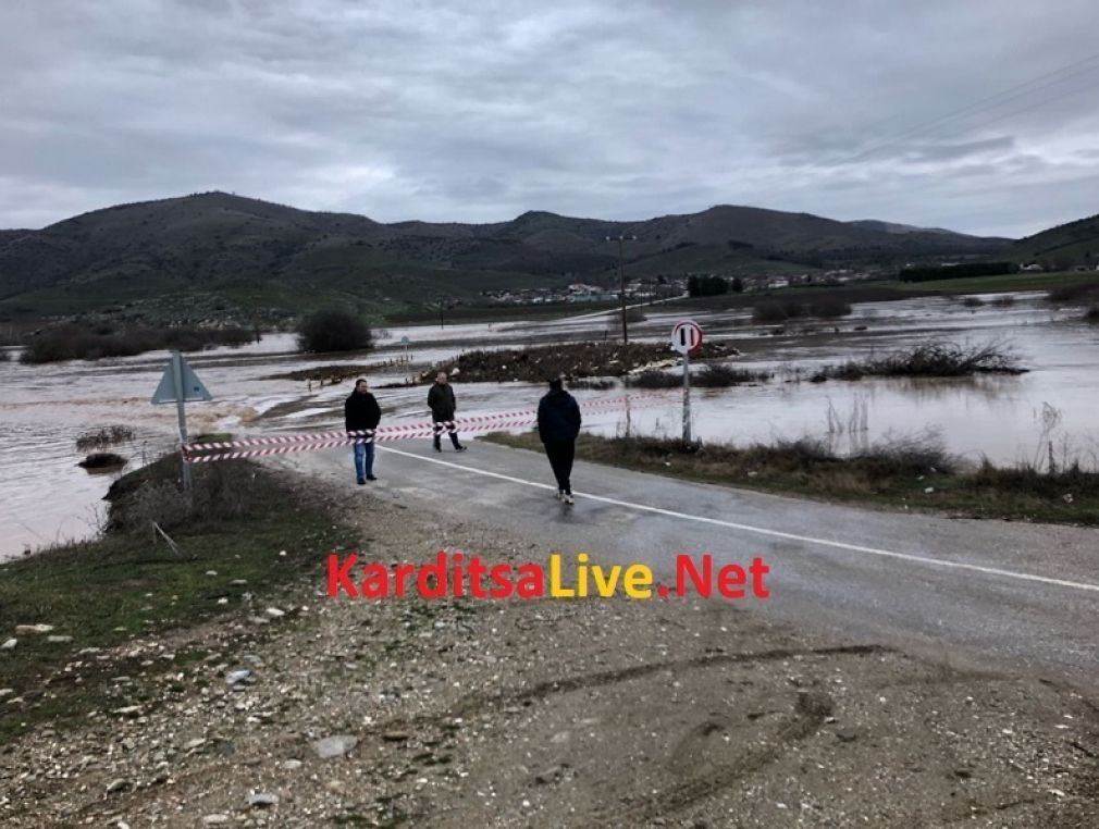 Ανεβαίνουν τα νερά των ποταμών: Διακόπηκε η κυκλοφορία στο δρόμο Ιτέα - Πέτρινο