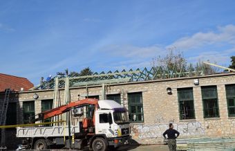 Αυτοψία Τσιάκου στις εργασίες αντικατάστασης της στέγης στο Δημοτικό Σχολείο Καλλιθήρου