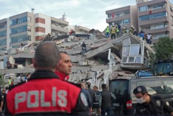 Στους 42 οι νεκροί στην Τουρκία από τον σεισμό των 6,7 Ρίχτερ κοντά στη Σάμο
