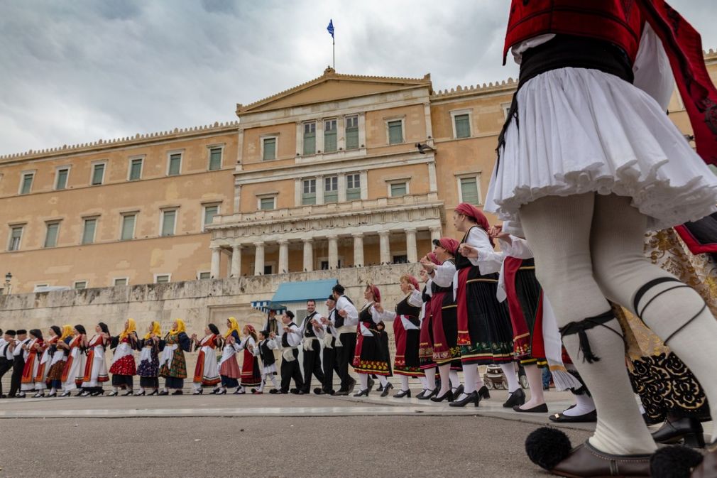 Tα 137 χρόνια από την απελευθέρωση της Θεσσαλίας τίμησαν με μεγαλοπρέπεια οι Θεσσαλοί της Αττικής στο Σύνταγμα (+Φώτο)
